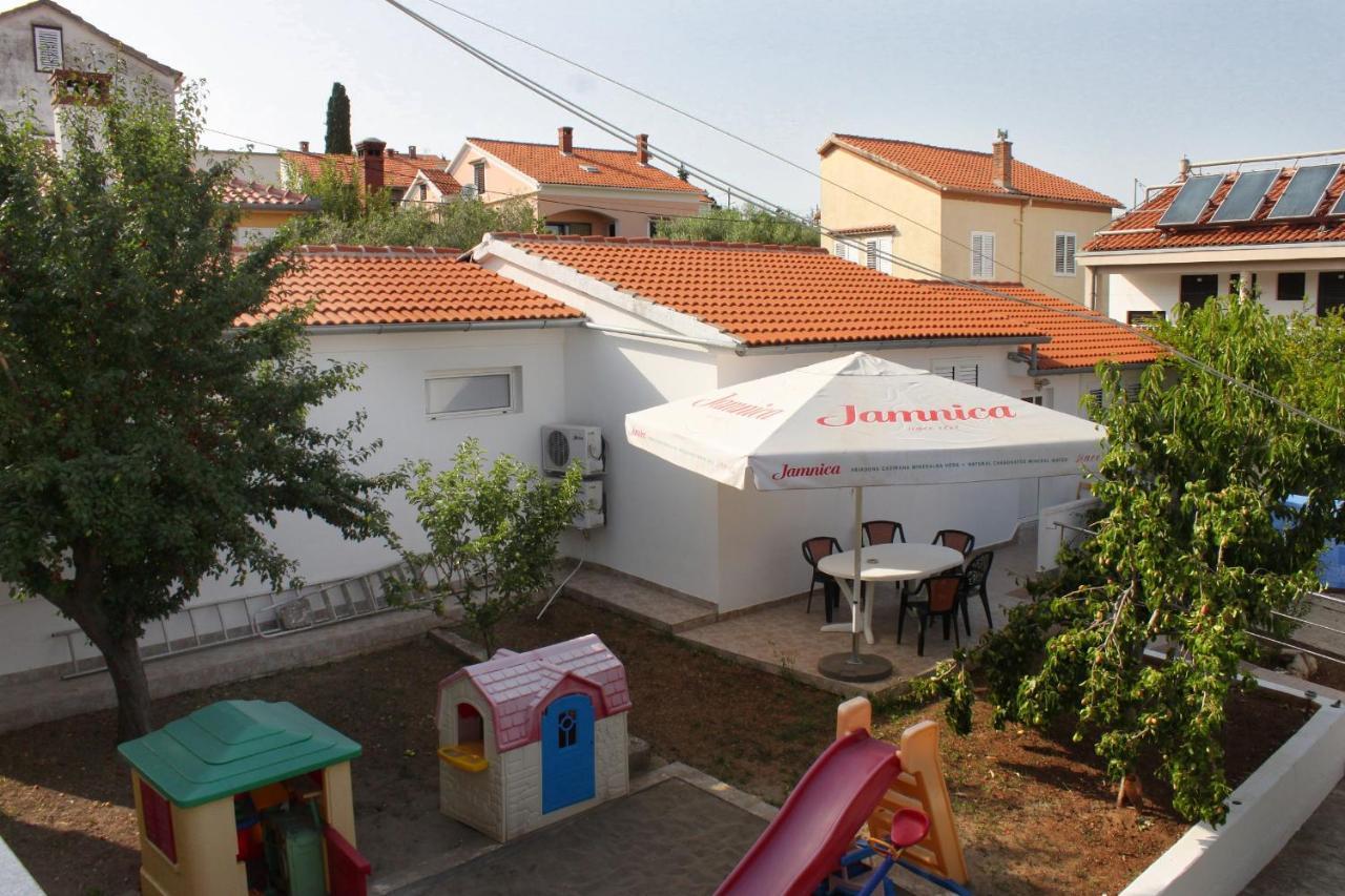 Family Friendly Seaside Preko, Ugljan - 8232 Apartamento Poljana (Ugljan)